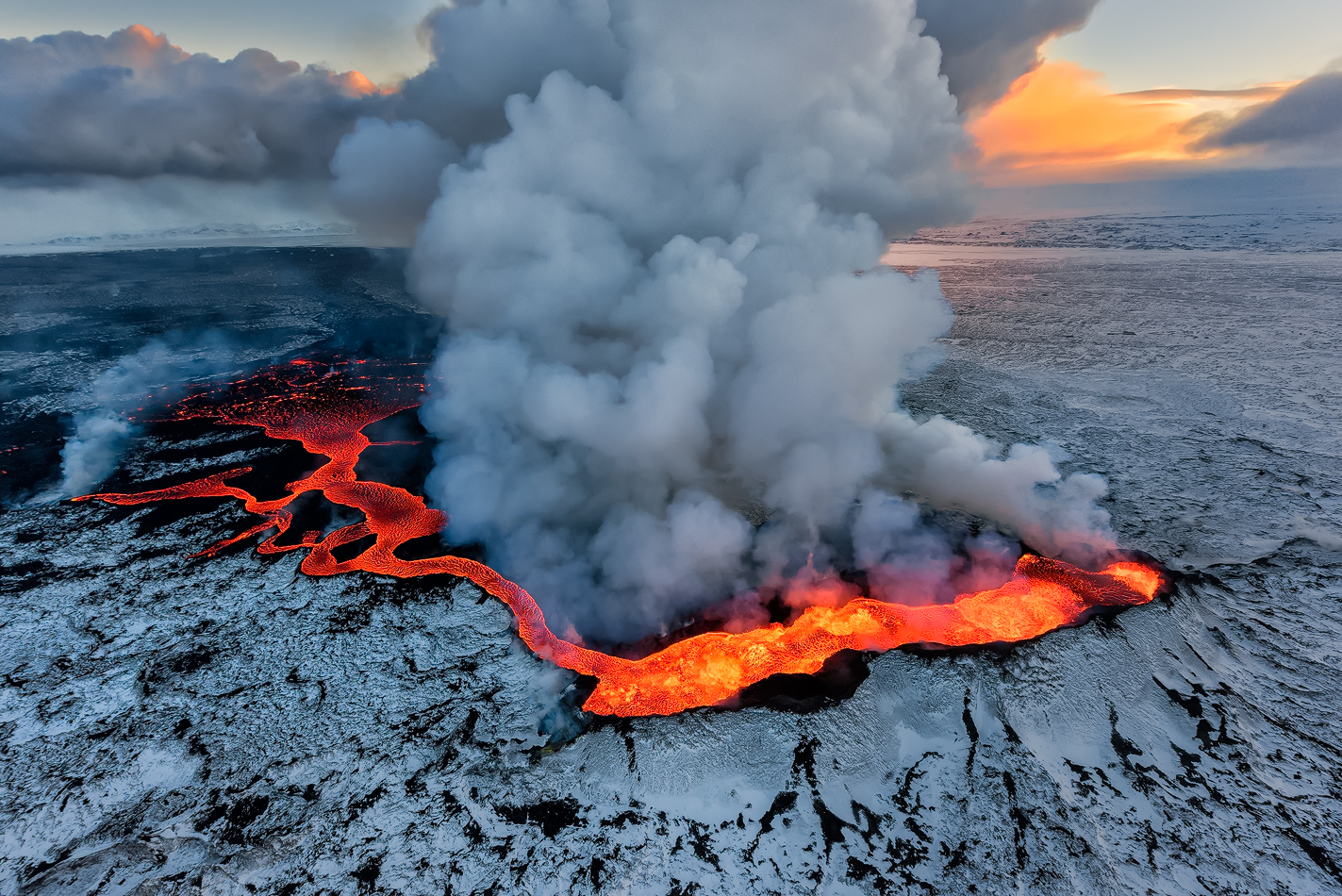 冰岛火山喷发