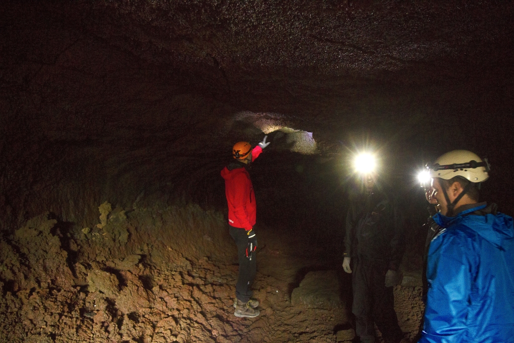 Hot Springs and Lava Cave Guide to Iceland