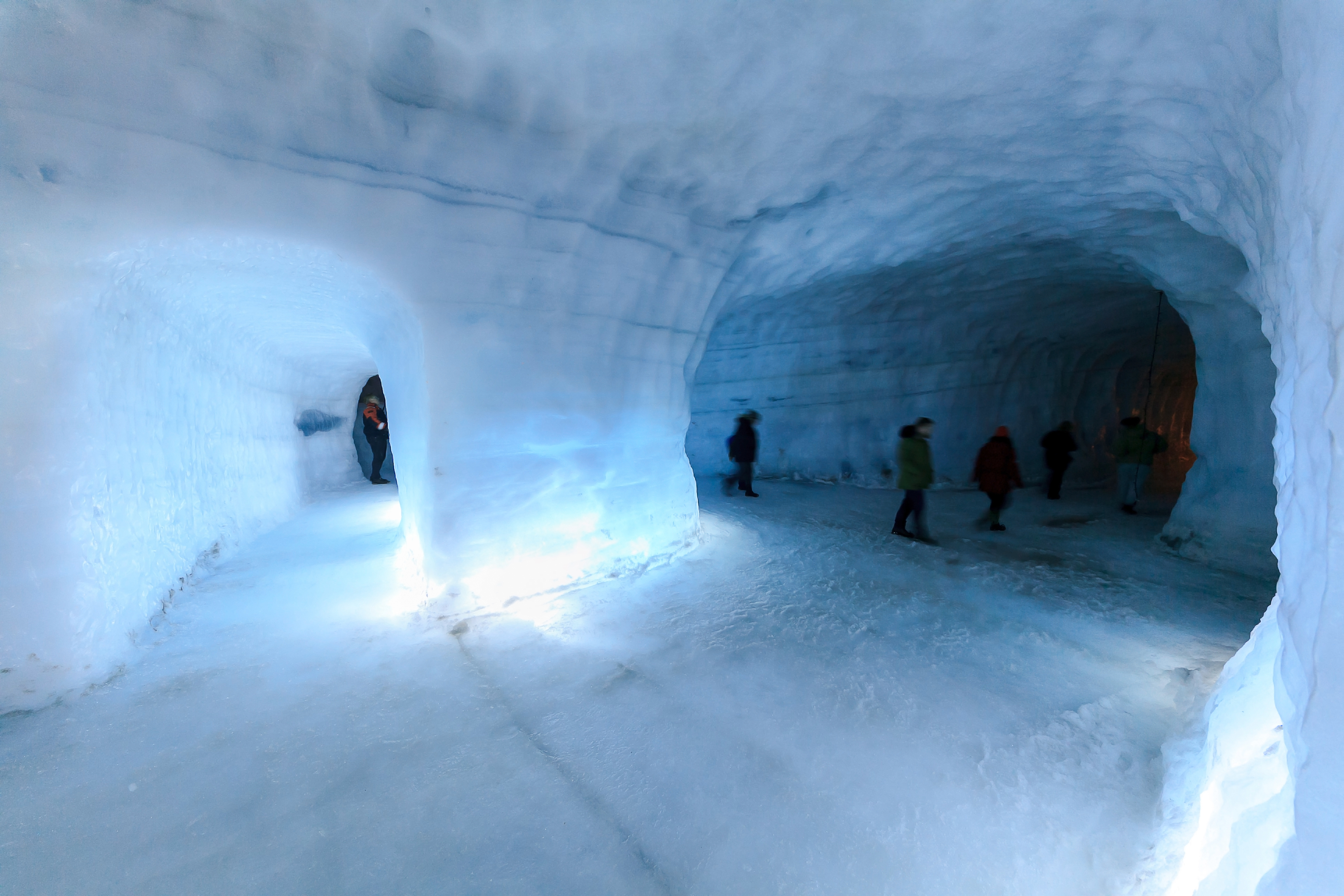 Ледяной тоннель в Исландии