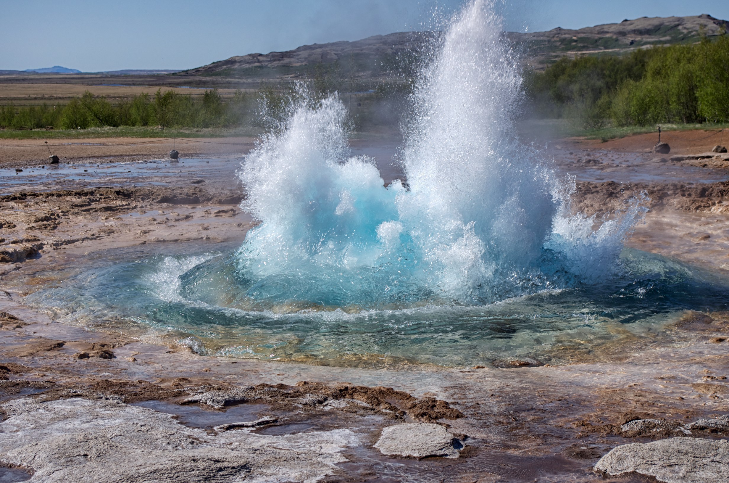 Где самые теплые воды. Гейзер Строккюр в Исландии. Долина гейзеров Исландия. Гейзер фонтан Долина гейзеров. Гейзер Строккюр Гейзер Строккюр.
